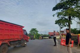Morning Traffic Control Polsek Ketahun Beri Kelancaran Di Jalan Raya