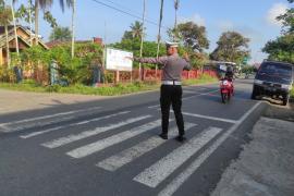 Beri Kelancaran Di Jalan Raya Masyarakat, Polsek Ketahun Gelar Morning Traffic Control 