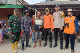 Personel Polsek Kaur Selatan Monitoring dan Evakuasi Nelayan Alami Kerusakan Kapal 