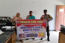 Bhabinkamtibmas Polsek Ketahun Sosialisasi Saber Pungli