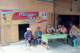 Sampaikan Imbauan Kamtibmas Poslek Maje Minggu Kasih di Desa Tanjung Baru 