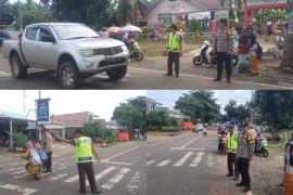 Berikan Pelayanan Prima, Personel Polsek Selebar Atur Lalin di Depan SDN 16 Kota Bengkulu 