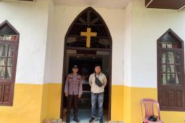 Pengamanan Ibadah di Gereja, Kapolsek PUT bersma Personel Sampaikan Imbauan Kamtibmas 