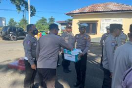Berbagi Itu Indah, Polsek Ketahun Gelar Sedekah Bersama