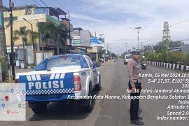 Wujudkan Kamseltibcar Lantas dan Cegah   Penyalahgunaan Distribusi BBM, Polisi Turlalin di  SPBU Kutau