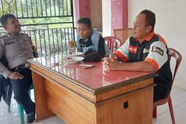 Bhabinkamtibmas Sambangi Warga dan Aparatur Desa Pino Baru, Sampaikan Imbauan Kamtibmas  
