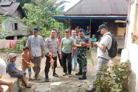 Bhabinkamtibmas Polsek Lebong Selatan Hadiri Titik Nol Pembuatan Jalan di Kelurahan Tes