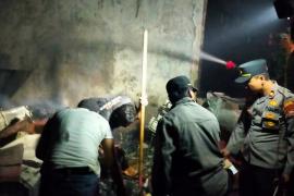 Si Jago Merah Lahap Gedung Sekolah SMK N 5 Bengkulu Utara, Kapolsek Ketahun dan Anggota Bantu Padamkan Api