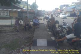 Bhabinkamtibmas Polsek Kaur Selatan Jumat Curhat di Desa Air Dingin 