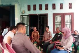 Ciptakan Harkamtibmas Kondusif di Wilkum, Bhabinkamtibmas Polsek Kaur Selatan Sambang Tokoh Masyarakat