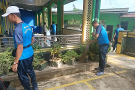 Polsek Batik Nau Gelar Bakti Religi Bersih-Bersih Masjid Jelang HUT Bhayangkara Ke-78