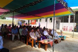 Bengkulu Utara - Bhabinkamtibmas Polsek Ketahun Hadiri Giat Haflah Akhirusannah Dan Wisuda angkatan ke-dua Pondok Pesantren Al-Makmun Barakatul Qodiri Di Desa Cakra Kec. Ketahun Kab. Bengkulu Utara Sabtu (15/06/2024).Kegiatan tersebut dihadiri pula oleh Pembina Yayasan pusat KH. Ir. Ahmad Hamil Wicaksono. M.Sc, Dosen Universitas Bengkulu KH. Dr. Sofyan Nadi, Kapolsek Ketahun diwakili AIPDA Andi Marwanto, SH, Pengurus Yayasan Ponpes Al Makmun Kyai M. Arif Pribadi. S.Th.I, Tokoh masyarakat, Tokoh agama, Pengu