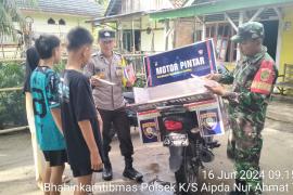 Bhabinkamtibmas Monitoring Penyaluran BLT DD Tahap II Ta 2024 di Desa Sekunyit