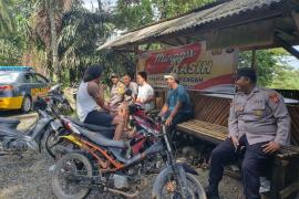 Di Kelurahan Tanjung Iman, Polsek Kaur Tengah Gelar Minggu Kasih Sampaikan Imbauan Kamtibmas 