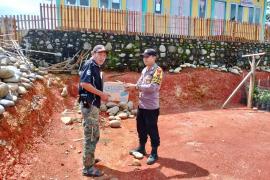 Selasa Berbagi, Polsek Muara Sahung Berikan Bantuan kepada Warga yang Membutuhkan di Desa Ulak Bandung