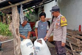 Jalin Sinergitas, Bhabinkamtibmas Polsek Kotapadang Sambangi Warga