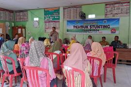 Kapolsek, Kanit Binmas dan Bhabinkamtibmas Polsek Pino Hadiri Kegiatan Sosialisasi Pencegahan dan Penanganan Stunting Serta Gizi Buruk