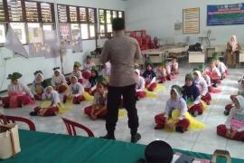 Tambah Wawasan Siswa Siswi SMP, Sat Binmas Polres Bengkulu Selatan Sosialisasi Perilaku Bullying di SMPN 13