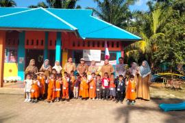 Kanit Binmas dan Bhabinkamtibmas Polsek Pino Raya Monitoring Giat Pekan Imunisasi Nasional di Desa Binaannya