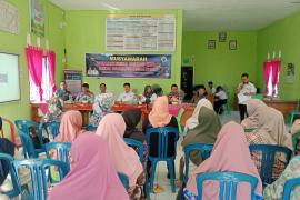 Bhabinkamtibmas Polsek Kota Manna Hadiri Kegiatan Forum Koordinasi Rumah Desa Sehat 