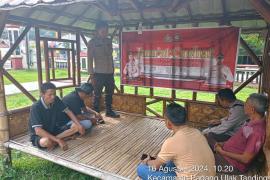 Dengarkan Keluhan dan Aspirasi Warga, Personel Polsek Padang Ulak Tanding Jumat Curhat  
