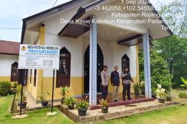 Berikan Rasa Aman dalam Beribadah, Polsek Sindang Kelingi Laksanakan Pengamanan Gereja 