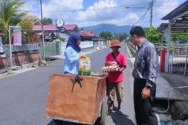 Tiga Warga Rejang Lebong Terima Bantuan Sosial Program Selasa Berbagi Kapolres Rejang Lebong 
