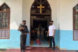 Polsek Padang Ulak Tanding Lakukan Pengamanan Ibadah di Gereja GKII Kasie Kasubun