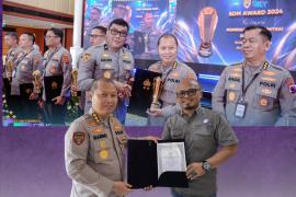 Ketua SMSI Bengkulu Raih Penghargaan SDM Award 2024