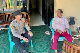 Kapolres Kaur Sambangi Warga Door to Door, Sampaikan Pesan Pilkada Damai dan Tertib Lalu Lintas