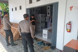 Polresta Bengkulu Amankan dan Pantau Penerimaan Logistik Surat Suara Susulan Pilkada Gubernur dan Wakil Walikota Bengkulu 2024