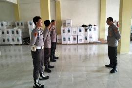 Polres Bengkulu Selatan Siagakan Personel PAM 24 Jam untuk Amankan Gudang Logistik KPU Pasca Pleno Pilkada 2024