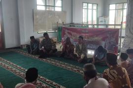 Bhabinkamtibmas Polsek Seginim Hadiri Penetapan Titik 0 Pelaksanaan Kegiatan Pembangunan di Desa Binaannya