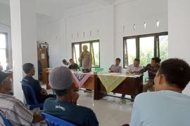 Kapolsek dan Bhabinkamtibmas Polsek Kedurang Ilir Pantau Pembangunan Desa dan Menghadiri Sertifikasi Fisik Infrastruktur