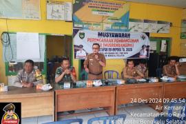 Bhabinkamtibmas Polsek Pino Raya Hadiri Musrenbangdes 2026 di Desa Air Kemang