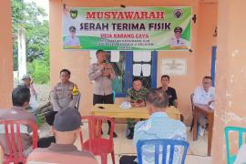 Kapolsek dan Bhabinkamtibmas Kedurang Ilir Pantau Progres Pembangunan Desa Karang Caya