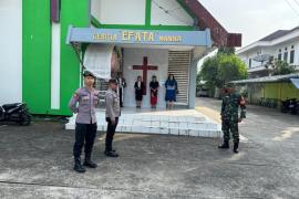 Ciptakan Kenyamanan Beribadah, Polsek Kota Manna Lakukan Pengamanan di 6 Gereja