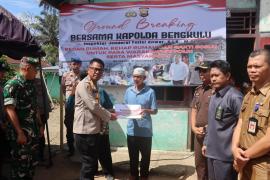 Polres Bengkulu Selatan Tutup Tahun 2024 dengan Program Sosial Bedah Rumah dan Bantuan Pendidikan