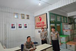 Polres Bengkulu Selatan Siagakan Personel PAM untuk Perketat Pengamanan Kantor Bawaslu Pasca Pilkada 2024