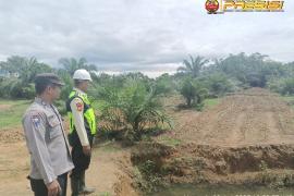 Polsek Pino Raya Lakukan Pemantauan Lahan Ketahanan Pangan di Desa Nanjungan