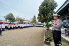 Polisi Goes to School: Satlantas Polres Rejang Lebong Berikan Edukasi Lalu Lintas di MTS Nurul Kamal
