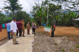 Tingkatkan Koordinasi, Bhabinkamtibmas Polsek Rimbo Pengadang Hadiri Monev di Desa Tik Kuto