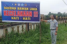 Pemasangan Spanduk Himbauan Rawan Kecelakaan di Kecamatan Selupu Rejang, Kabupaten Rejang Lebong