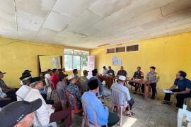 Tingkatkan Koordinasi, Personel Polsek Lebong Selatan Hadiri Musrenbang di Kelurahan Tes