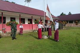 Satgas PAM Puter Berikan Edukasi Wawasan Kebangsaan Untuk Anak - Anak Pulau Terluar di SDN 054 Desa Msok Enggano
