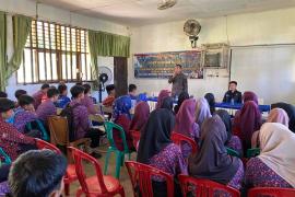 Satgas TMMD Ke-124 Kodim 0408/BS saat Gelar Penyuluhan Hukum dan Bahaya Narkoba