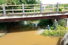 Satgas TMMD Ke-124 Kodim 0408/BS Bangun Kebersamaan Dampingi Warga Memancing