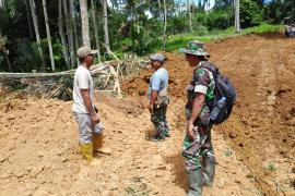Satgas TMMD Ke-124 Kodim 0408/BS Tinjau Rencana Pembuatan Jembatan 