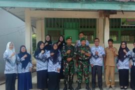 Satgas TMMD Ke-124 Kodim 0408/BS Ikut Upacara Bendera Di Sekolah 