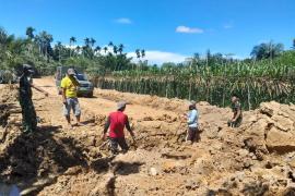 Pembuatan Plat Dekker TMMD ke-124 Kodim 0408/BS Tahap Penggalian dan Pemindahan Jalur